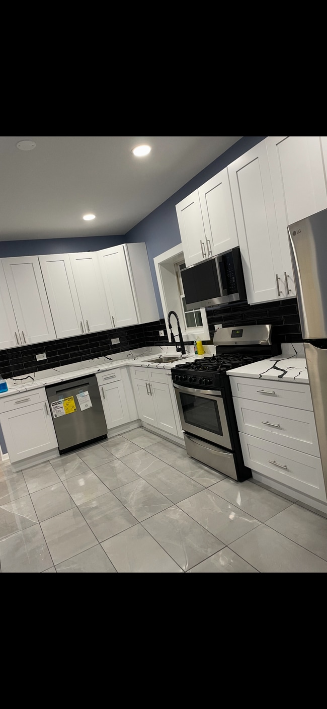 2326 N Harding Ave Unit 1, Chicago, IL 60647