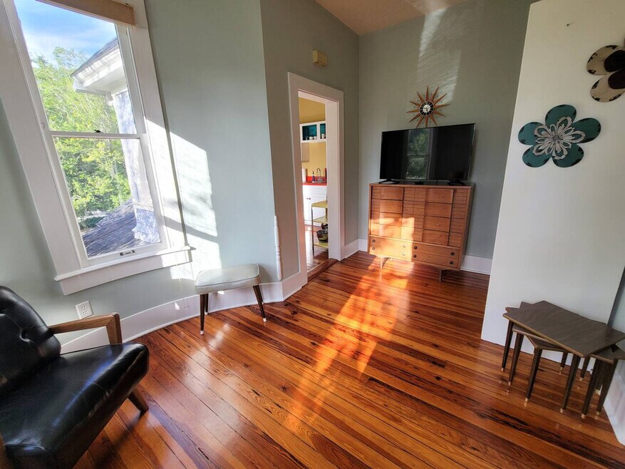 205 SE 7th St unit ID1359102P, Gainesville, FL 32601 - photo 1