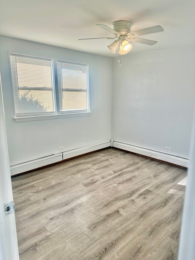 37 W Conti Pkwy unit 1, Elmwood Park, IL 60707 - photo 5