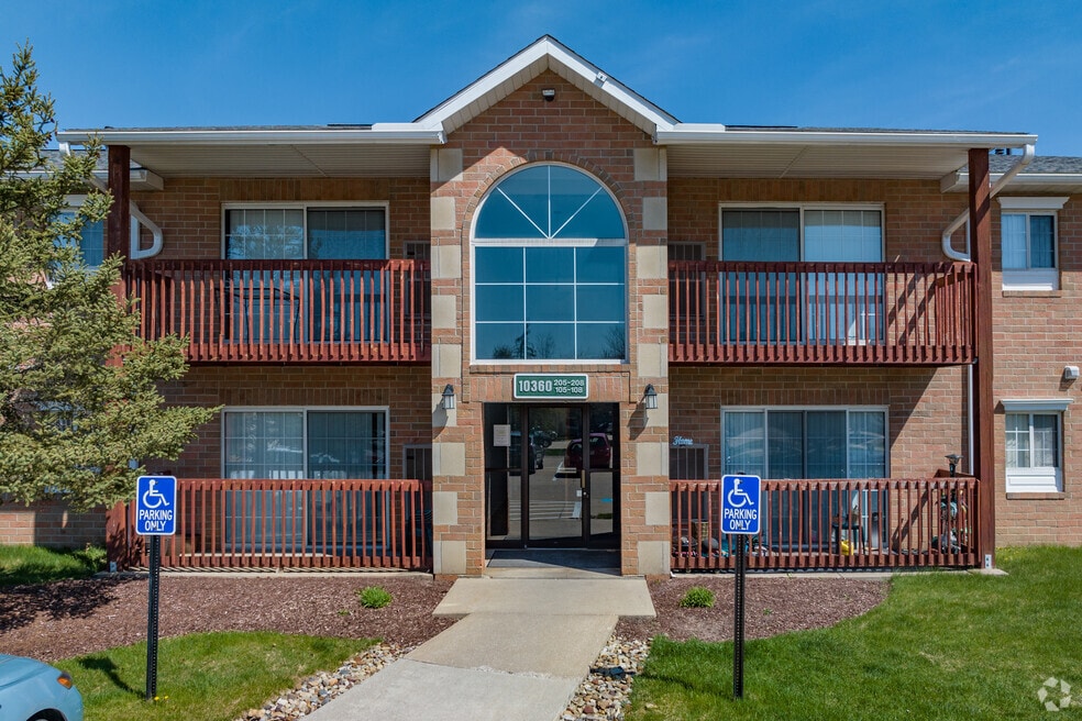 Glenwood Pointe, Twinsburg, OH 44087 - photo 1
