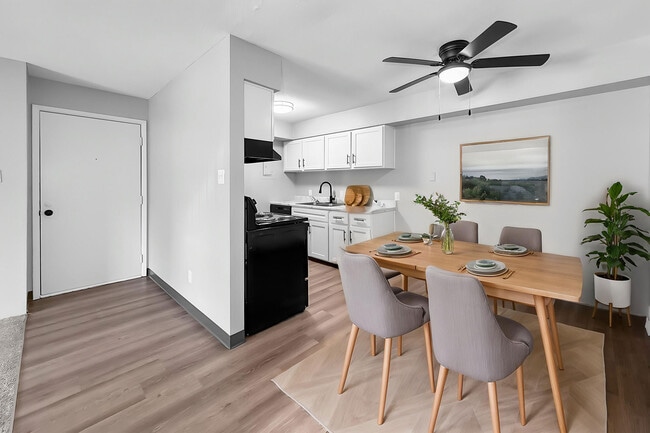 Park @ Nine23, Cedar Falls, IA 50613 - photo 4