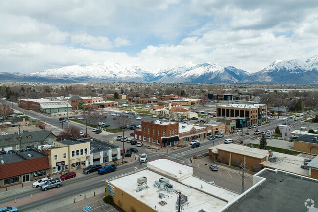 Beautiful mountain views and vibrant shopping areas in Lehi.