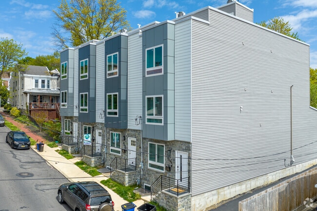 3 story contemporary condos often have roof decks to enjoy the Philadelphia skyline