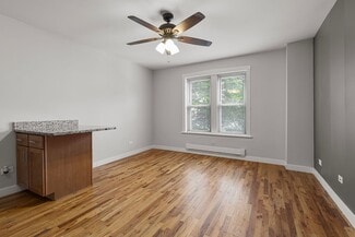 7451 N Greenview Ave Unit 23, Chicago, IL 60626