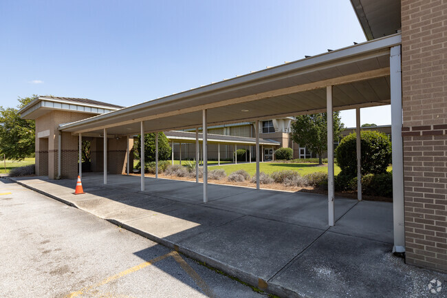 Student pick-up at Derenne Middle School located in Savannah, GA.