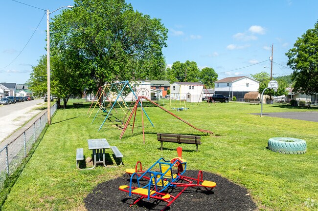 Proctorville Pocket Park offers limited parking but easy access for walkers and cyclists from Rome.