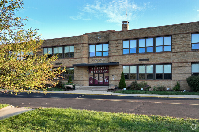 The Highland Elementary School
front entrance view.