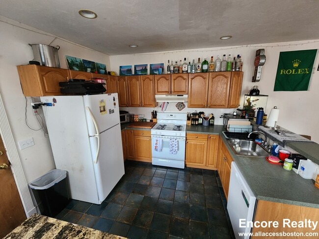 51 Gardner St unit 51 Gardner Street, Allston, MA 02134 - photo 2