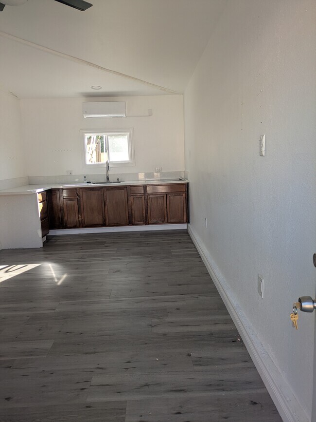 7448 Craner Ave unit Single apartment, Sun Valley, CA 91352 - photo 7