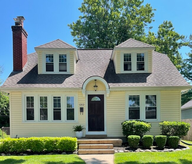 1312 N Maple Ave, Royal Oak, MI 48067 - photo 2