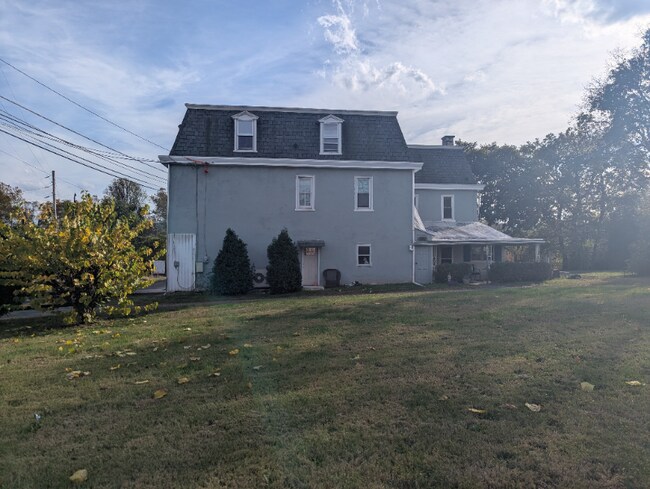 144 N Main St unit 2nd Floor Apt, Douglassville, PA 19518 - photo 5