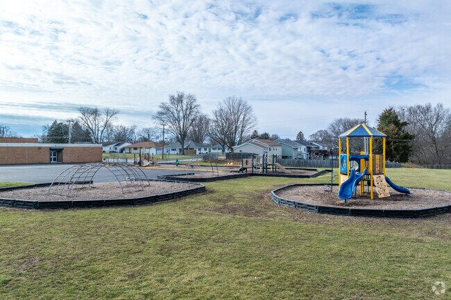 J.L. Hensey Elementary School is located conveniently near a residential area.