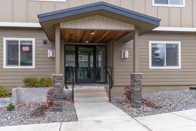 Lakeside Place Apartments, Bend, OR 97703 - photo 3