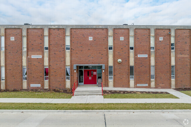 Morton Junior High School has 496 students.