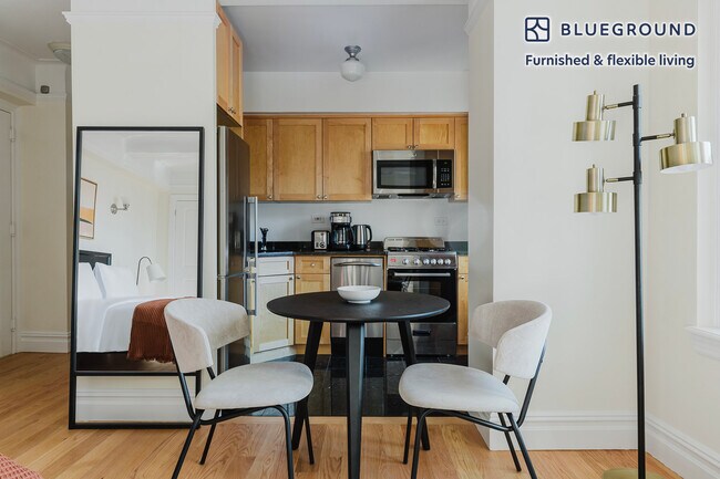 95 Christopher St unit FL6-ID1681, New York, NY 10014 - photo 5