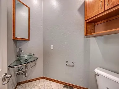 204 S Riverside Dr, Moore, OK 73160 - photo 6