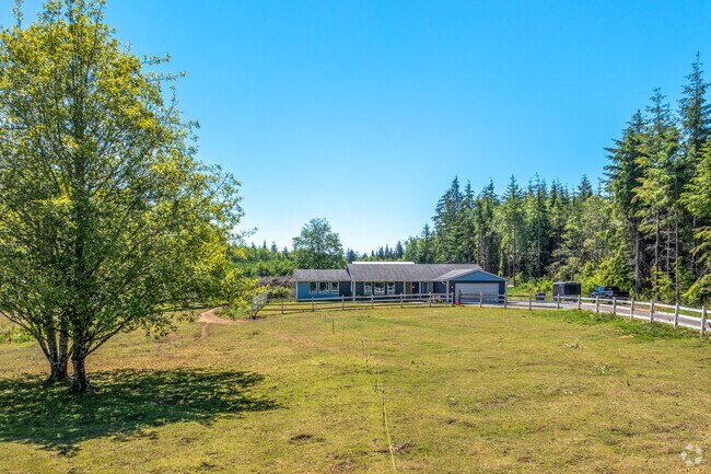 Ranch style homes in Ocosta have multi acre lots.