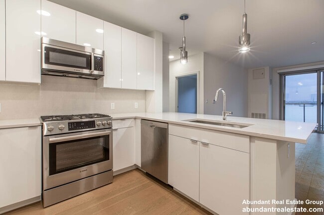 Slip45 unit 513, Boston, MA 02128 - photo 6