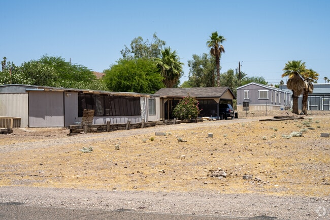 Manufactured homes and large plots of land are available in Crystal Beach.