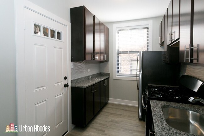 705 W Brompton Ave unit A06C, Chicago, IL 60657 - photo 4