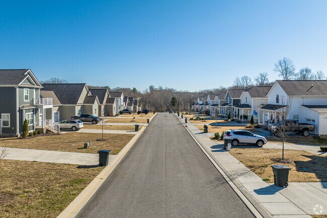 2020s construction homes line the streets of White Bluff.