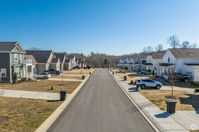 2020s construction homes line the streets of White Bluff.