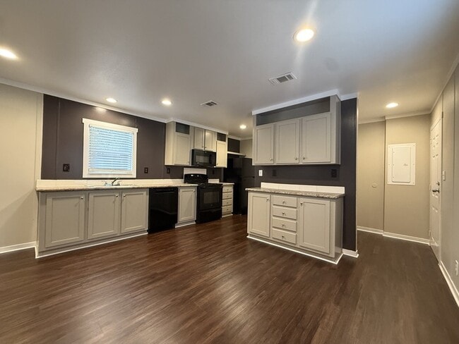 113 Lillian St, Conroe, TX 77301 - photo 5