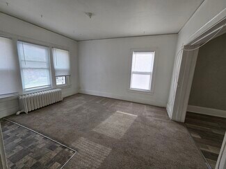 1335 S 21st St Unit 1335 s. 21st street Upper, Milwaukee, WI 53204