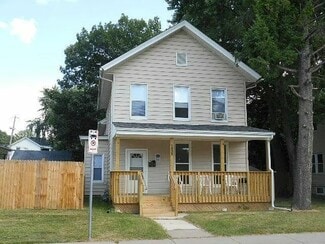 1825 Grand Ave Unit Upper, Davenport, IA 52803