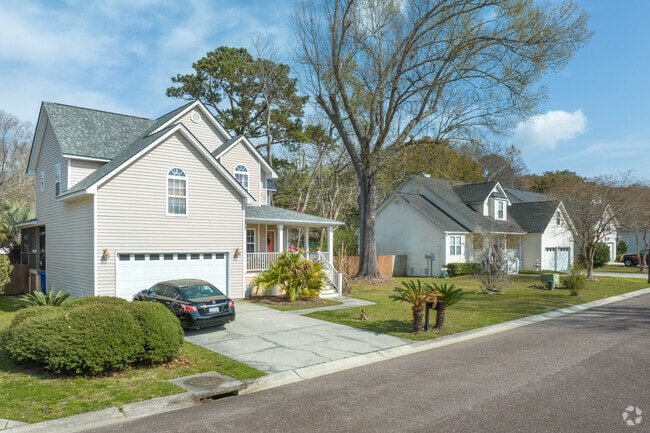 Homes in Charleston's Oakland neighborhood are clean and well kept.