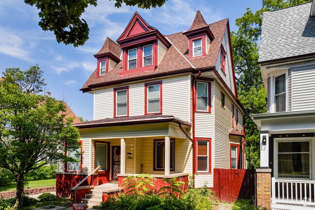 The average single-family home in Cold Spring Park is nearly 2,200 square feet.