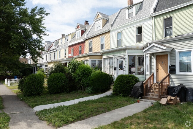 Colonial-style homes border Swinburne Park in Albany’s West Hill neighborhood.
