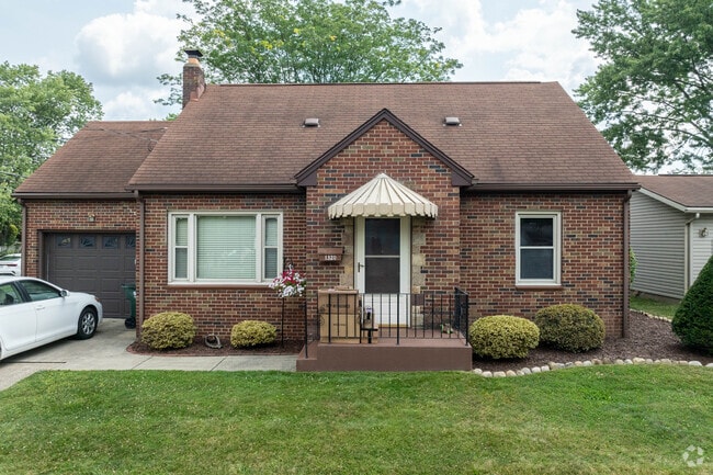 Cape-Cod style homes are found throughout the Johnson's Corners neighborhood.
