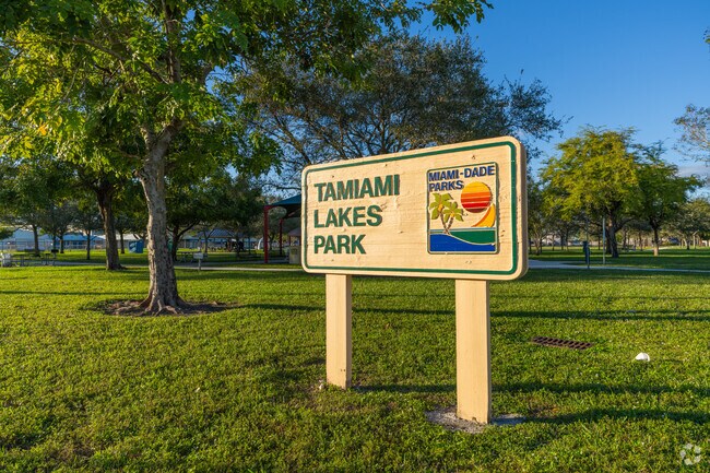 Tamiami Lakes Park has baseball fields for local little league games.