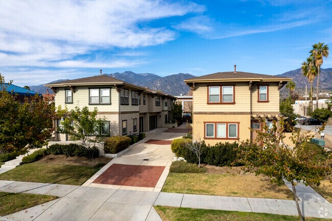 There are colorful multi-family complexes in Arcadia.