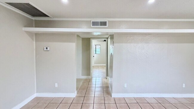 2324 W Maricopa St unit 1, Phoenix, AZ 85009 - photo 4