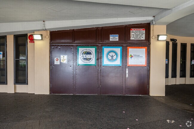 Victory Collegiate High School has  a student-teacher ratio of 11 to 1