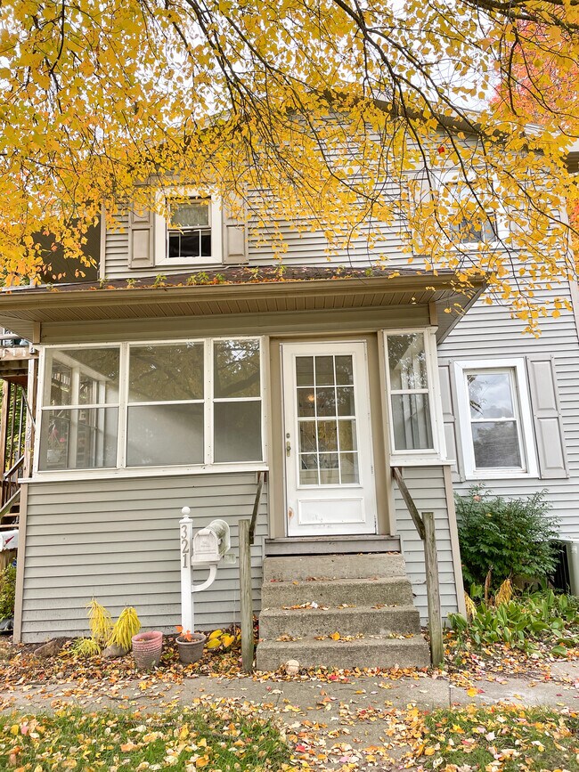 321 Adolph St unit 2, Rockford, MI 49341 - photo 2