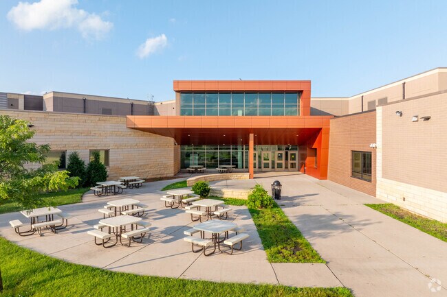 Prairie Winds Middle School receives a B-plus from Niche.