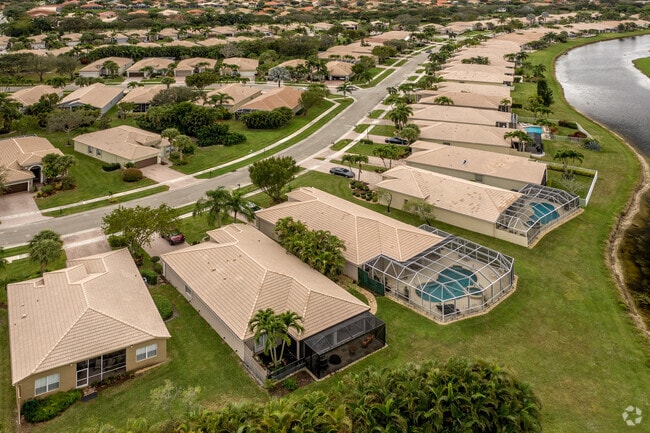 Many houses in Aberdeen are lined up to the golf course.