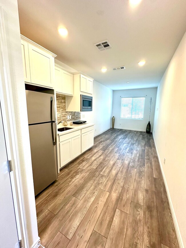 4480 Peressini St, Las Vegas, NV 89147