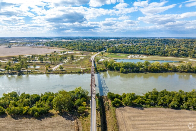A toll bridge across the Missouri River connects Bellevue to Iowa in the east.