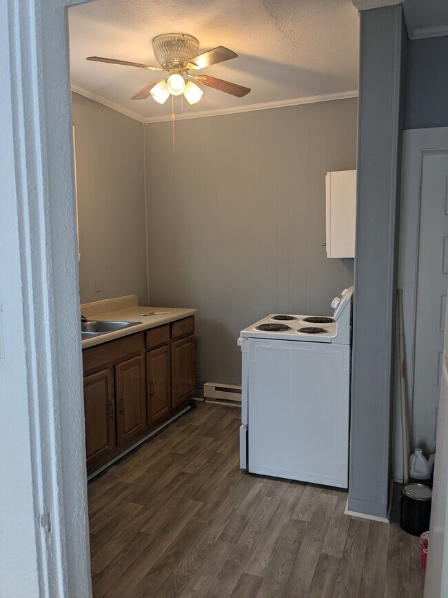 718 W Main St, Greeneville, TN 37743 - photo 4