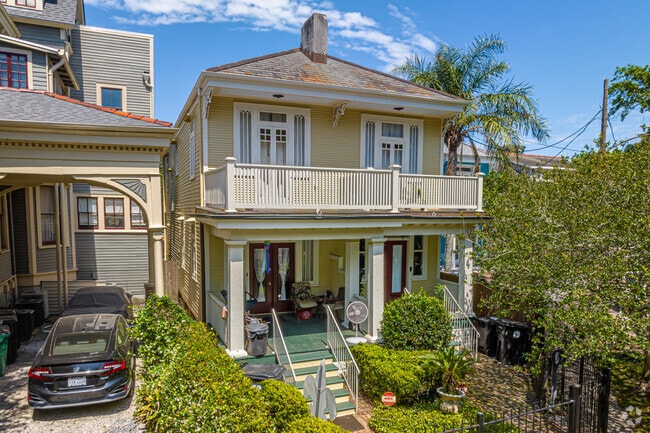 Large front porches are common in the Lower Garden District.