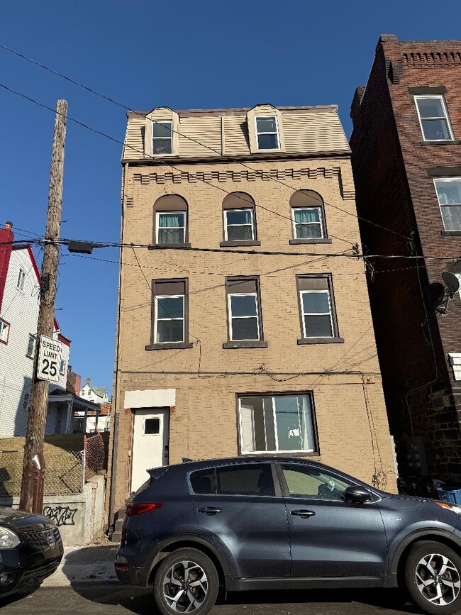 3208 Juliet St Unit 1, Pittsburgh, PA 15213