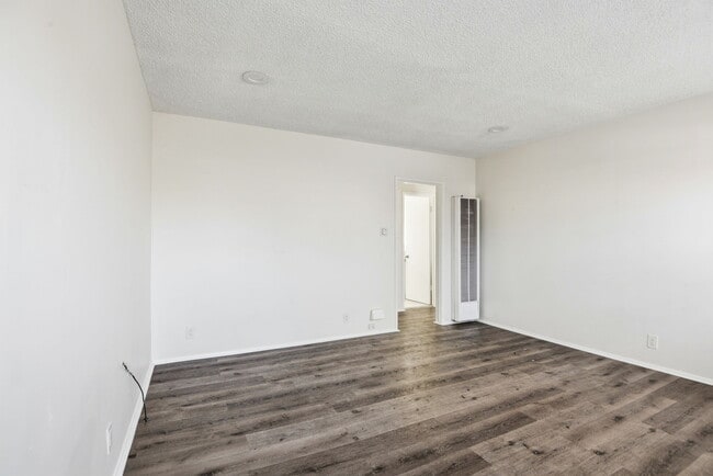 1112 W 92nd St, Los Angeles, CA 90044 - photo 6