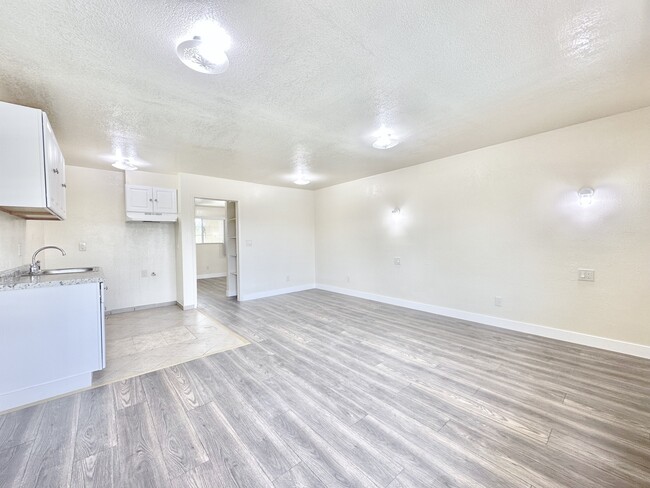 Maple Courtyard, Pomona, CA 91767 - photo 3