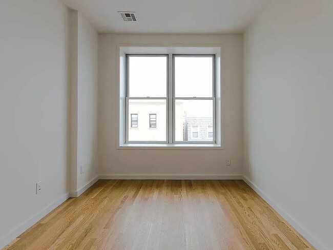 261 Eckford St, Brooklyn, NY 11222 - photo 7