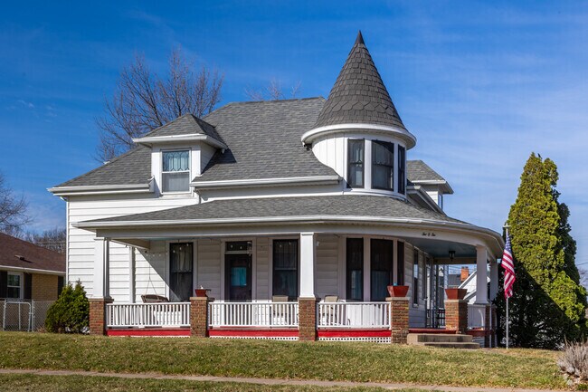 The oldest houses in Maryville date to the late 1800s and can be found closer to the downtown area.
