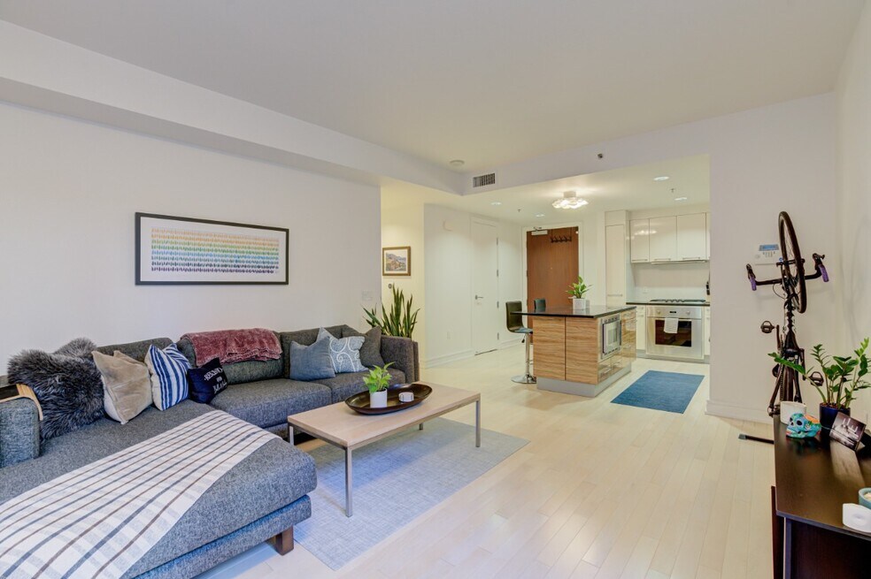 Blu SF unit 2E, San Francisco, CA 94107 - photo 1